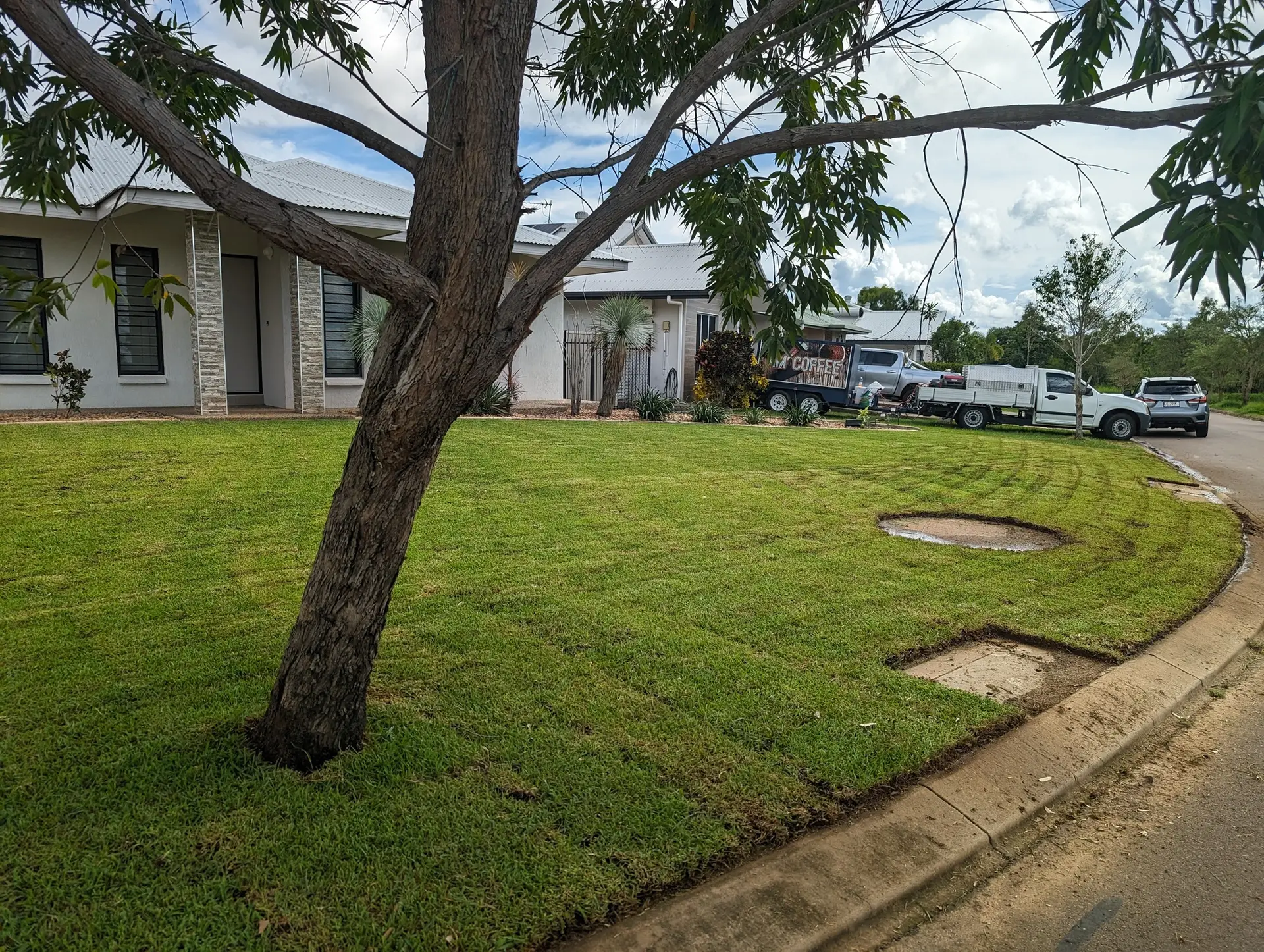 Landscaping Darwin – freshly laid turf installation and edging by iScape NT